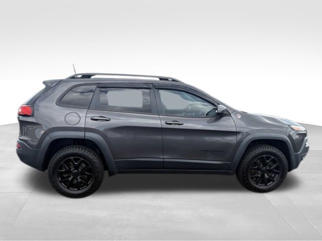 Used 2018 Jeep Cherokee Trailhawk w/ Cold Weather Group AWD/4WD image 19