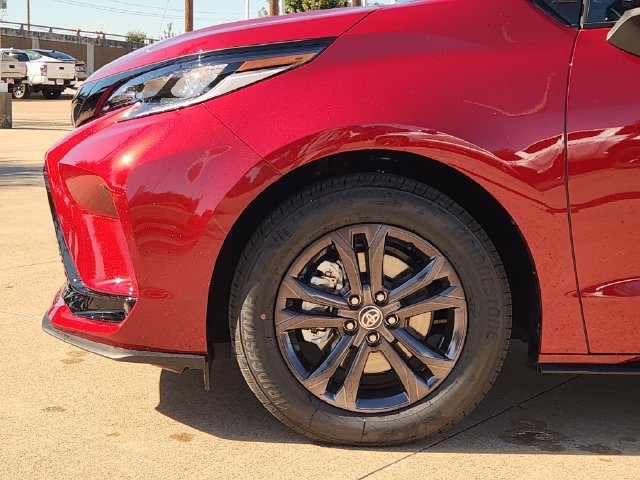 New 2026 Toyota Sienna XSE AWD/4WD image 5