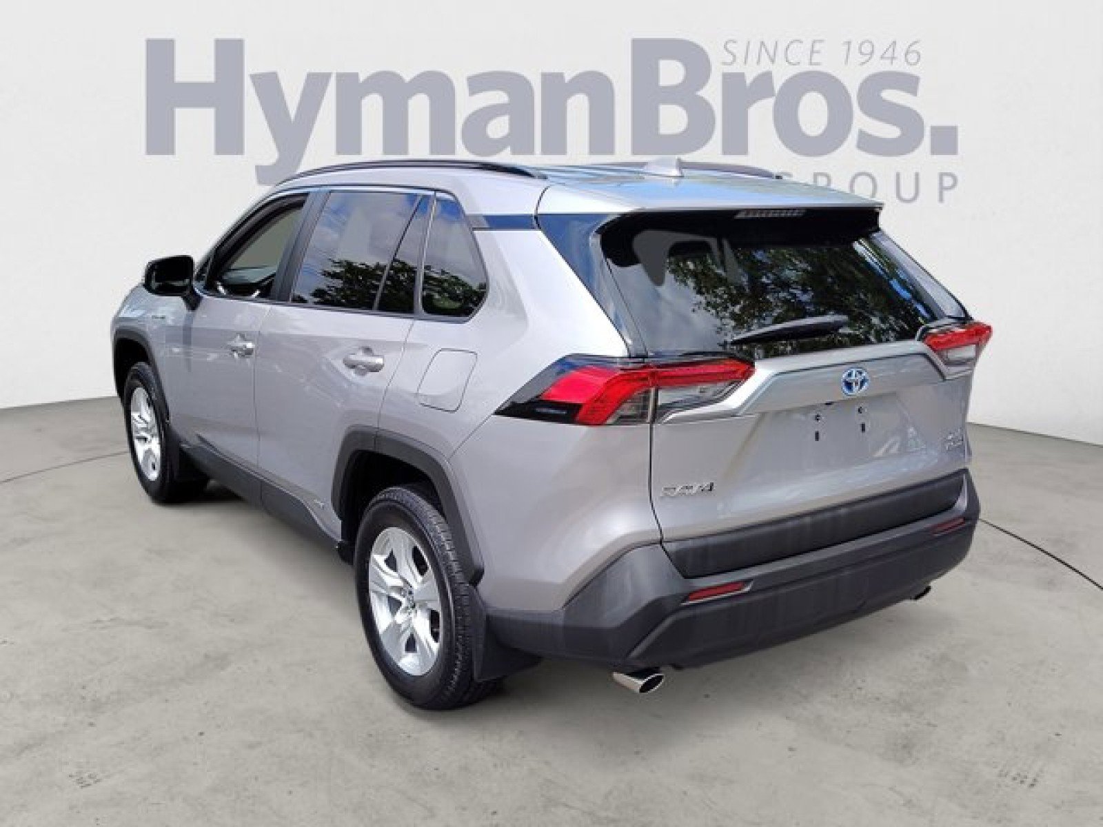Used 2021 Toyota RAV4 XLE Premium image 5