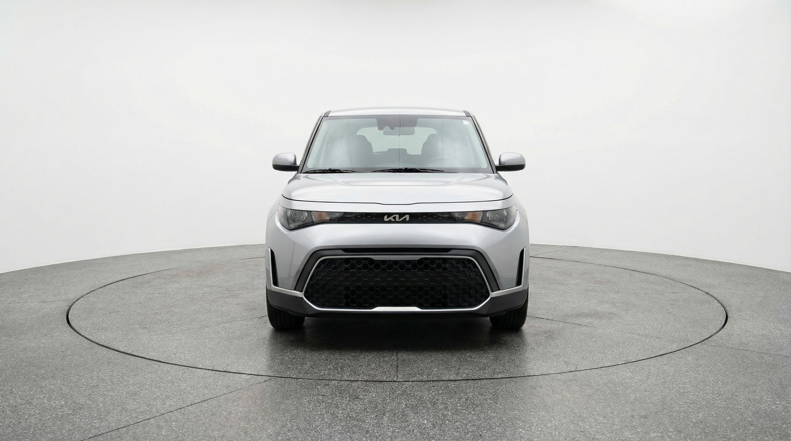 Used 2025 Kia Soul LX w/ LX Technology Package image 2