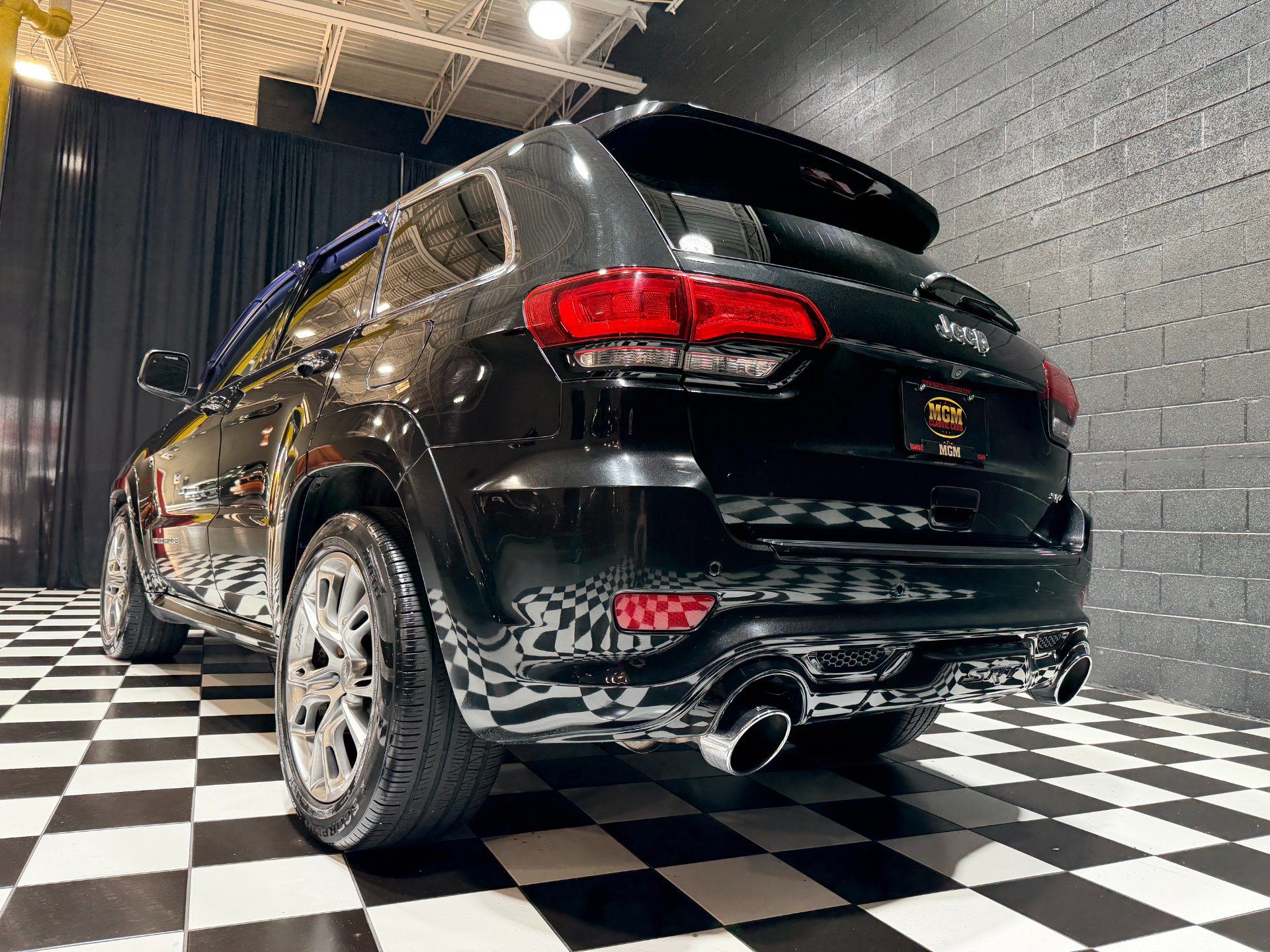 Used 2014 Jeep Grand Cherokee SRT8 w/ Luxury Group II AWD/4WD image 23