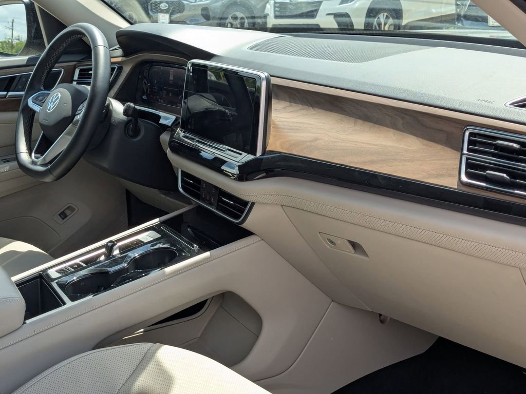 Used 2025 Volkswagen Atlas SE FWD image 31