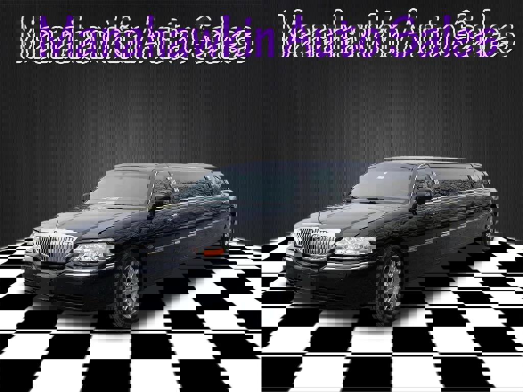 Used 2011 Lincoln Town Car Executive image 3