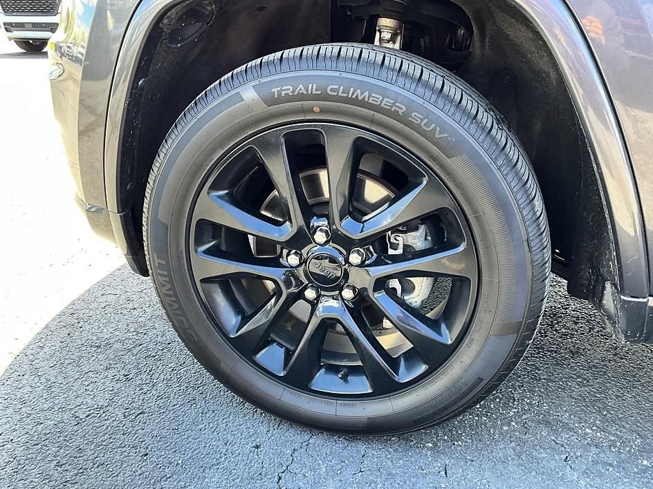 Used 2021 Jeep Grand Cherokee Laredo X image 11