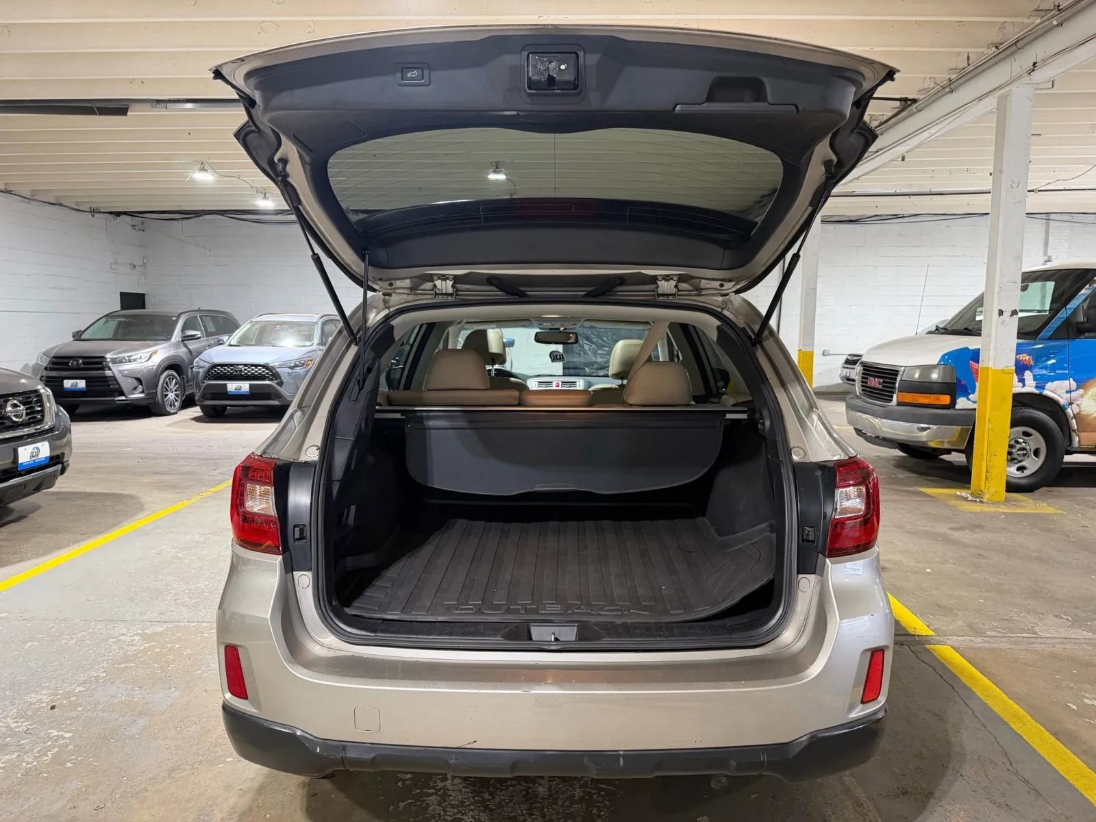 Used 2017 Subaru Outback 2.5i Limited AWD/4WD image 7