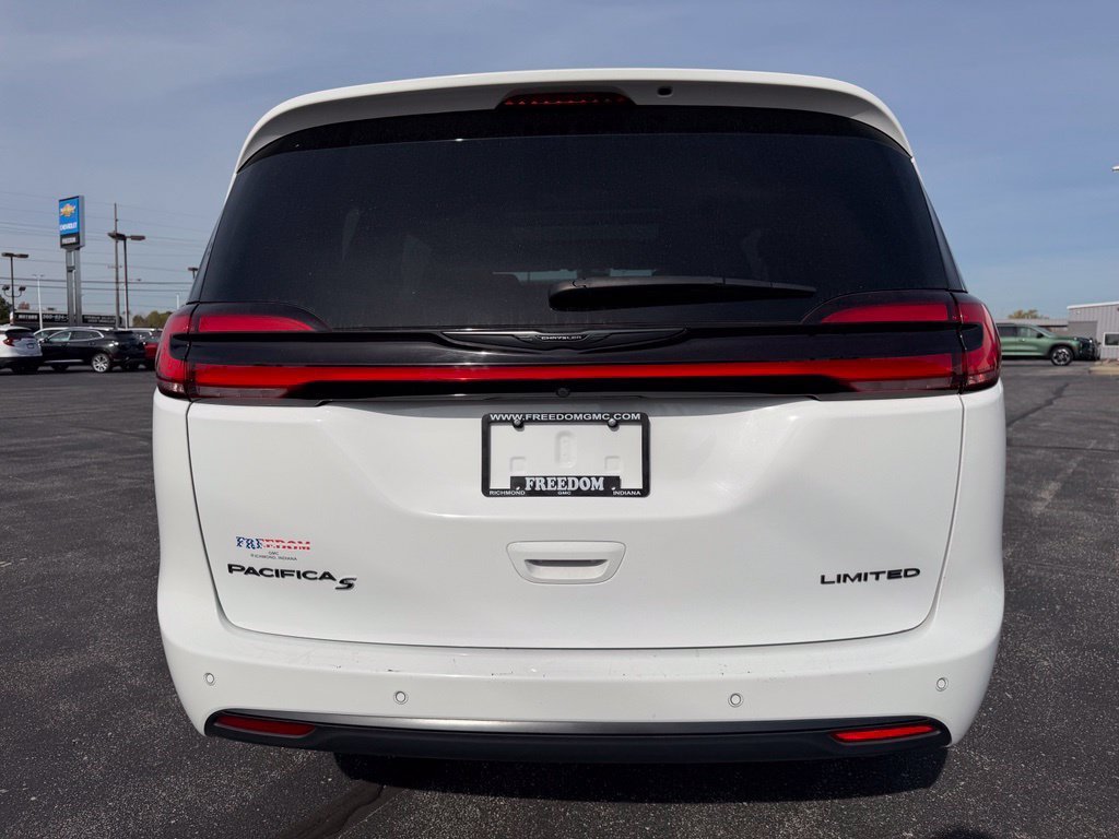 Used 2025 Chrysler Pacifica Limited FWD image 6