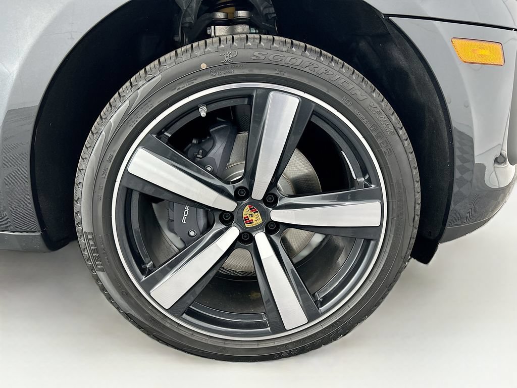 Used 2026 Porsche Macan AWD/4WD image 33