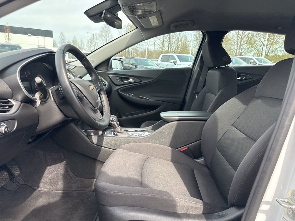 Used 2024 Chevrolet Malibu LT w/ Sport Edition image 9