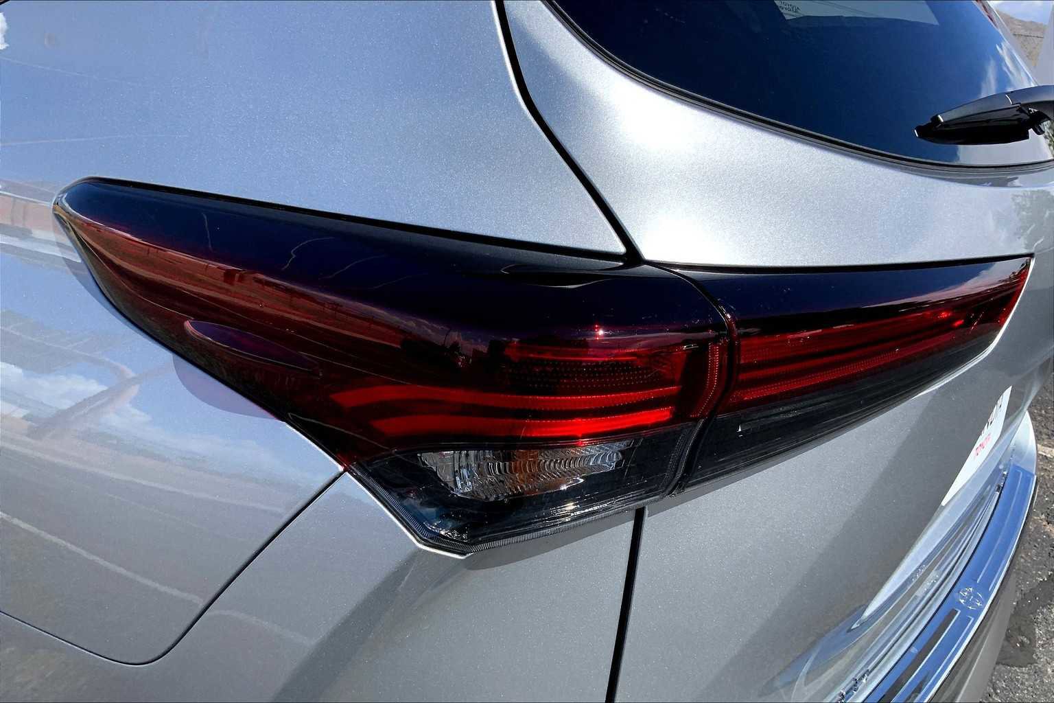 Used 2025 Toyota Highlander Platinum image 24