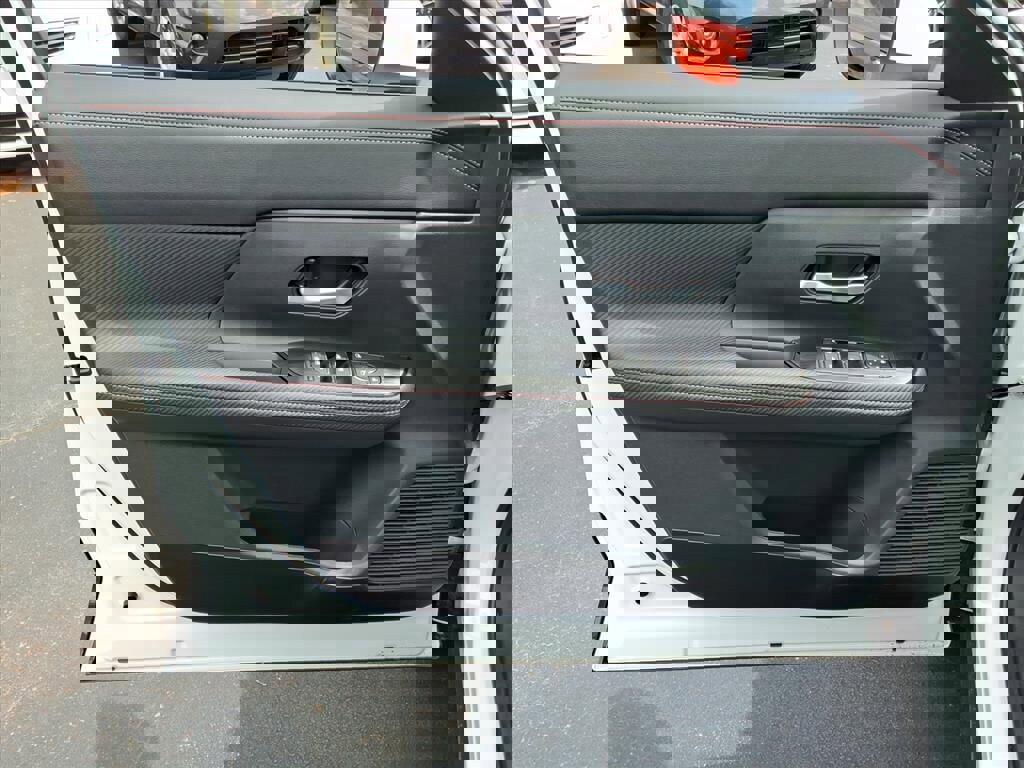 New 2025 Nissan Kicks SR image 8