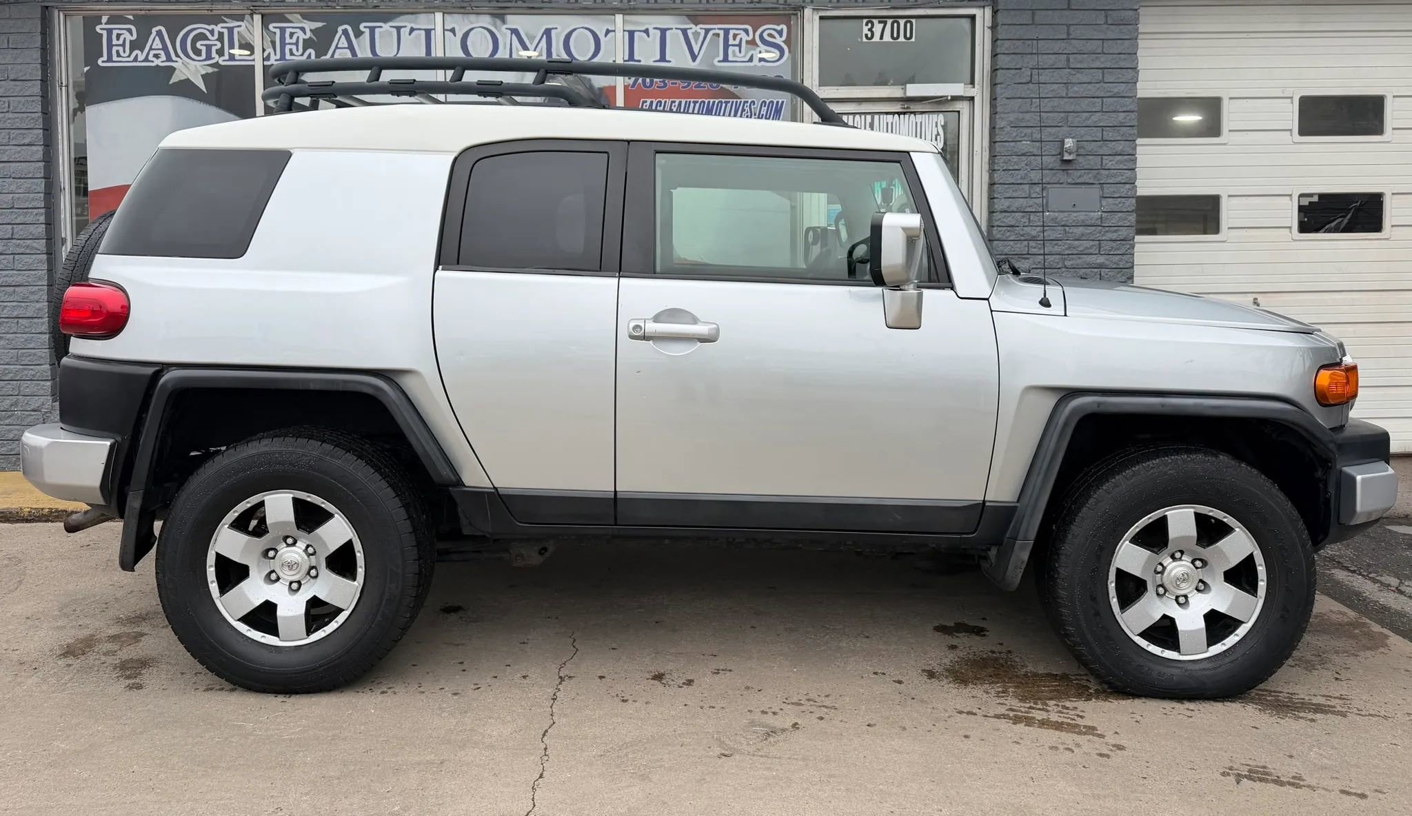 Used 2007 Toyota FJ Cruiser 4WD image 2