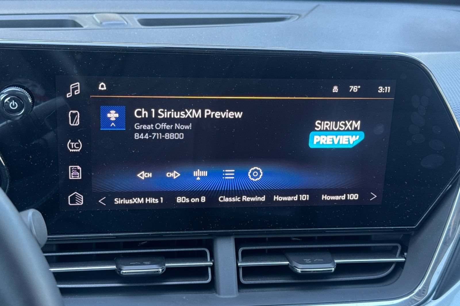 Used 2026 Chevrolet Trax LT w/ Sunroof Package FWD image 25
