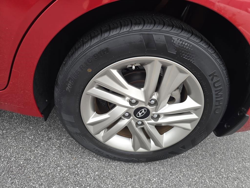 Used 2020 Hyundai Elantra SEL image 11