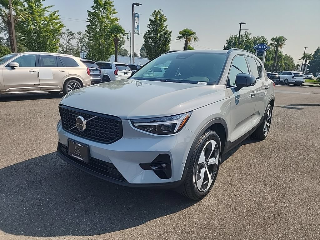 New 2026 Volvo XC40 B5 Plus w/ Protection Package Premier
