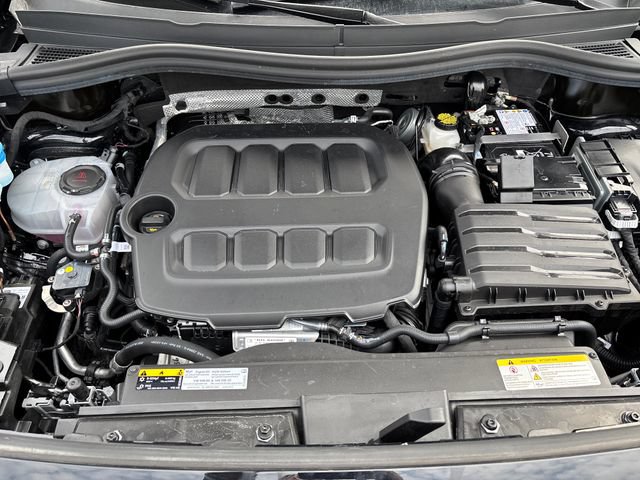 Used 2025 Volkswagen Tiguan SE R-Line AWD/4WD image 25