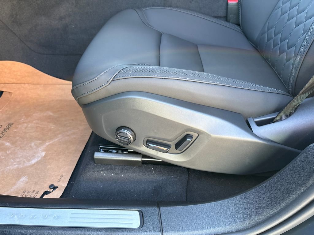 New 2026 Volvo XC60 T8 Core image 8