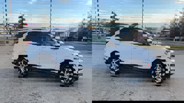 Used 2023 Chevrolet Equinox LS w/ LS Convenience Package image 2