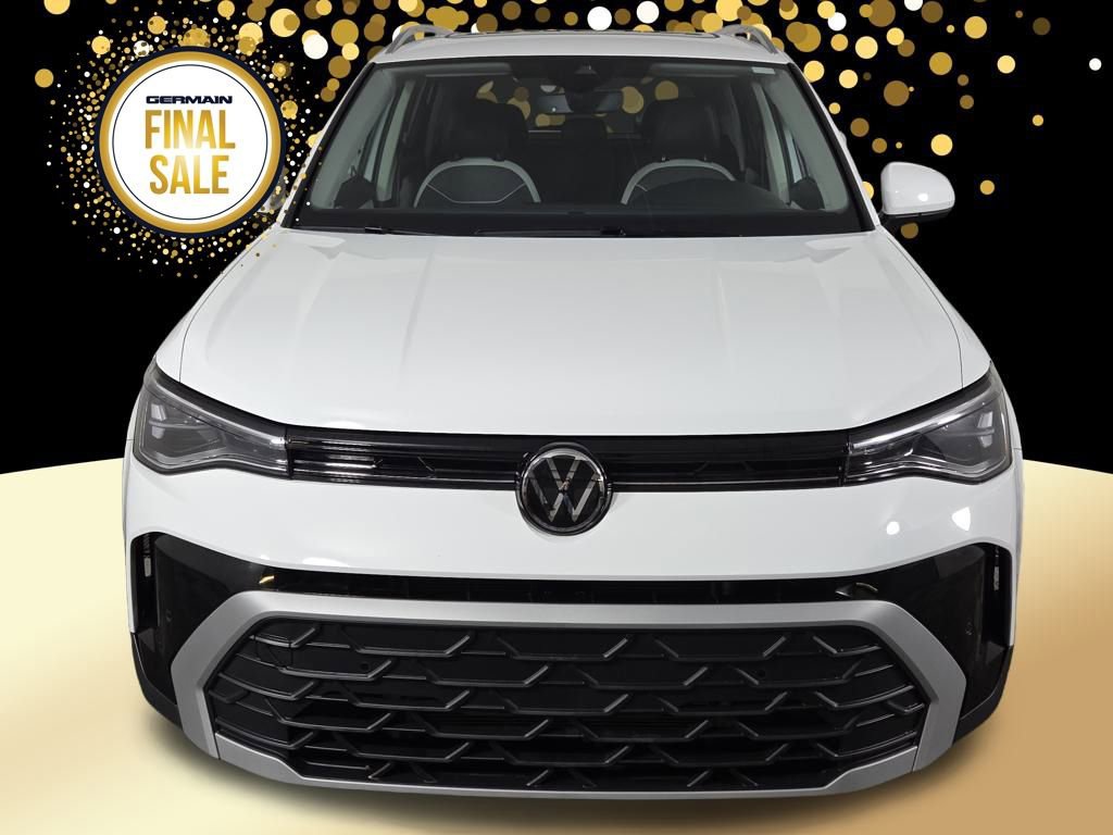 Certified 2025 Volkswagen Taos SE image 3