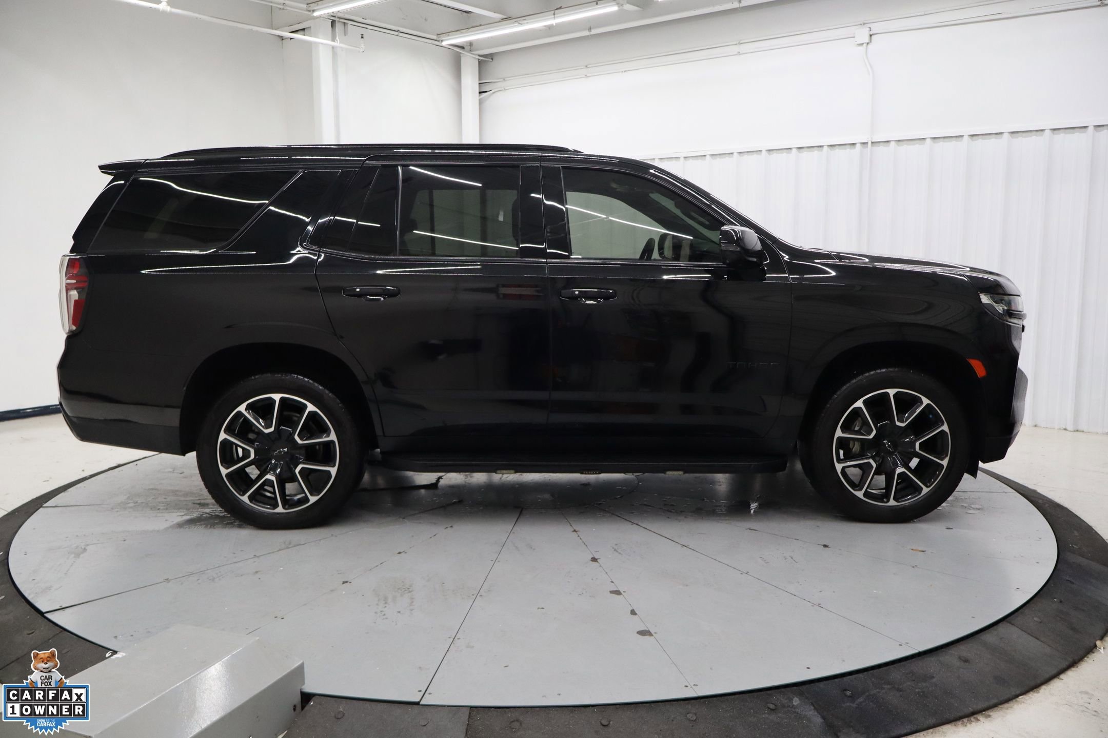 Used 2023 Chevrolet Tahoe RST w/ Luxury Package AWD/4WD image 2