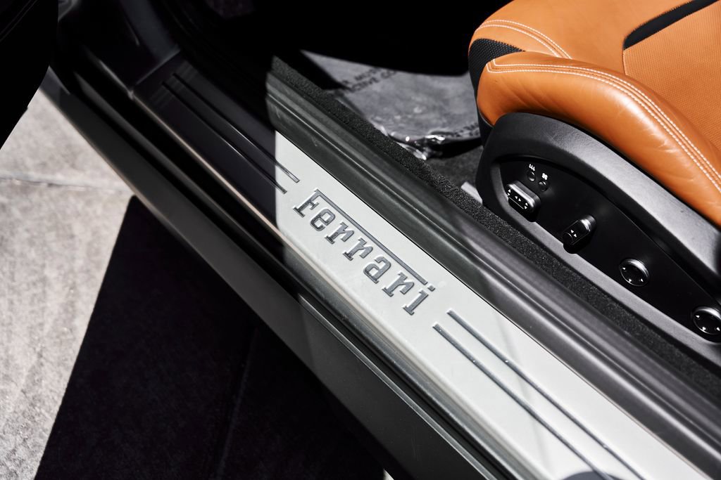 Used 2018 Ferrari GTC4Lusso image 38