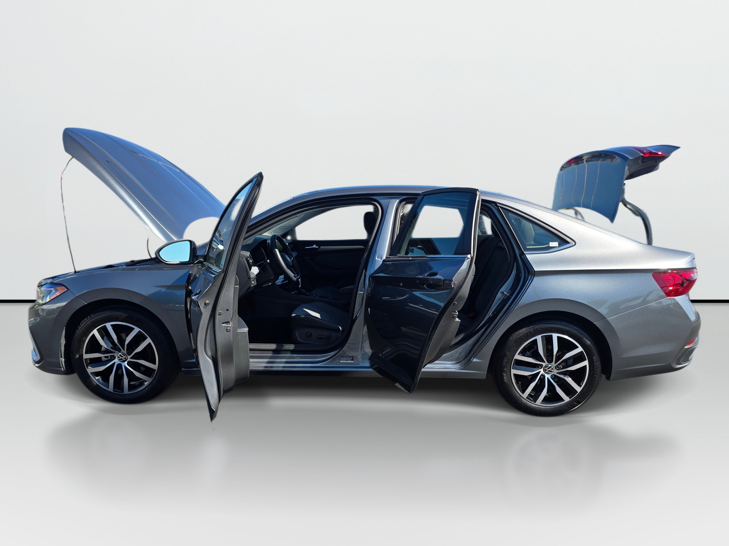 Used 2025 Volkswagen Jetta SE w/ Sunroof Package FWD image 9