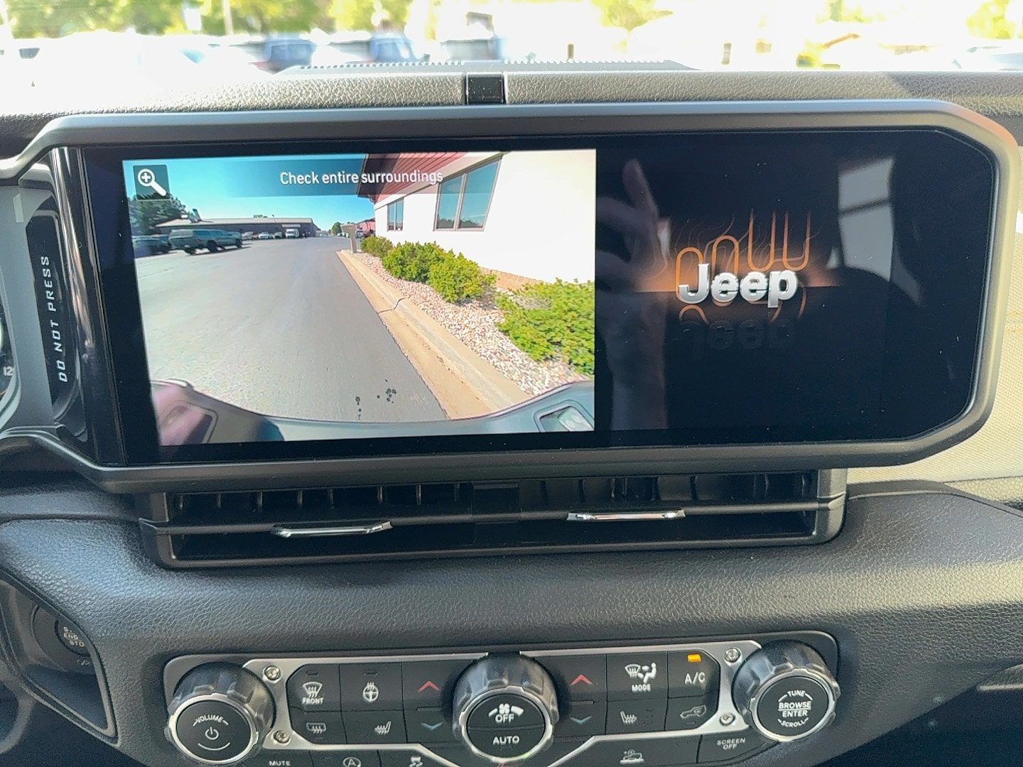 New 2025 Jeep Gladiator Sport AWD/4WD image 24