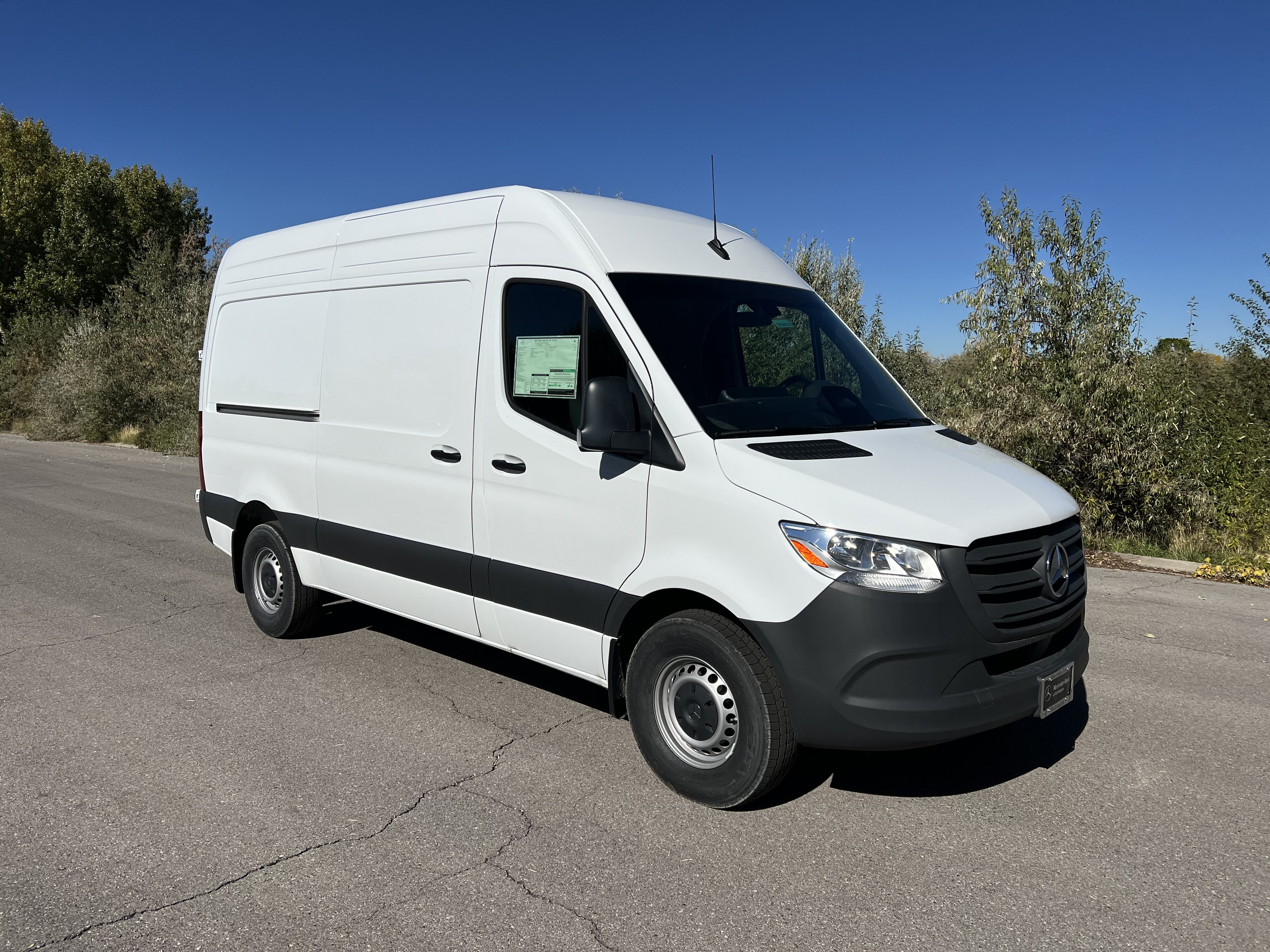 Used 2025 Mercedes-Benz Sprinter 2500 image 2