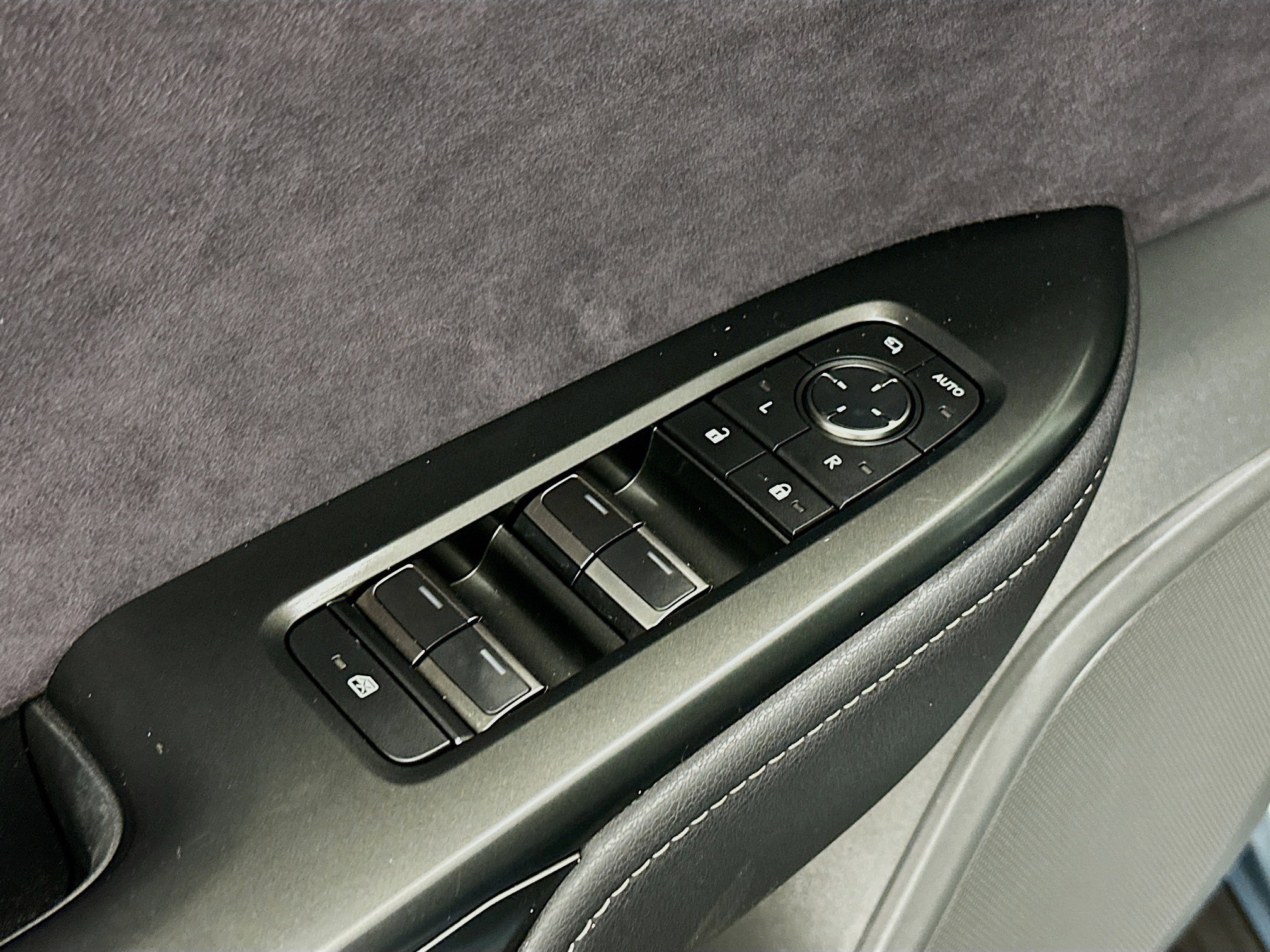 Used 2023 Lexus RZ 450e Premium w/ Accessory Package (2T) image 15