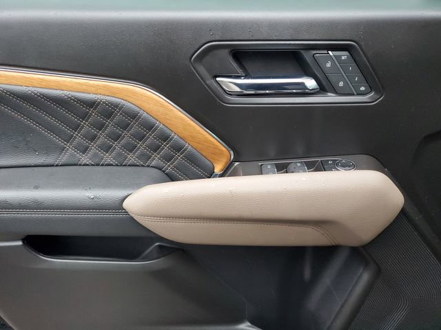 Used 2025 GMC Canyon Denali image 16