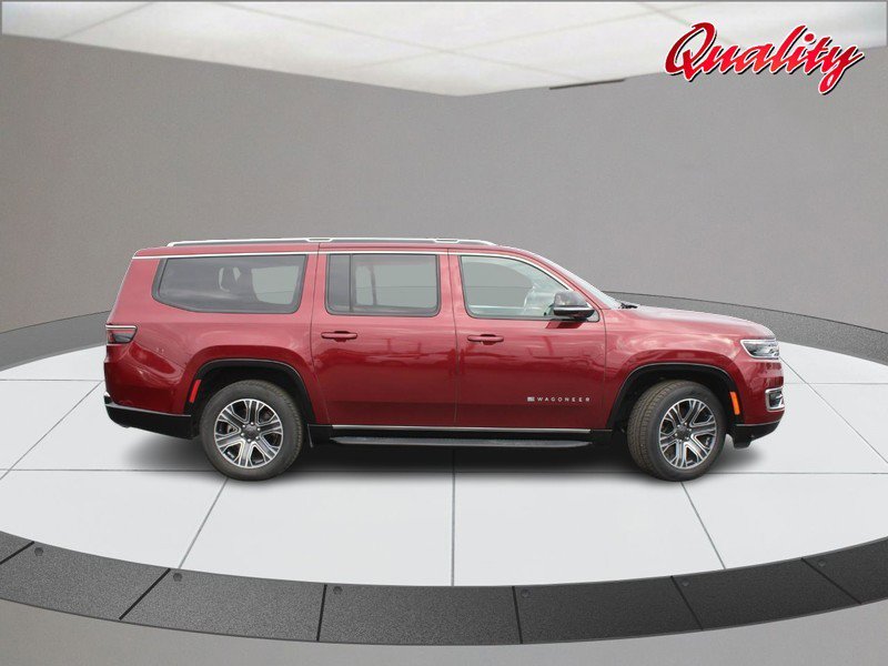 Used 2024 Jeep Wagoneer L Series II w/ Flexible Seating Group AWD/4WD image 2