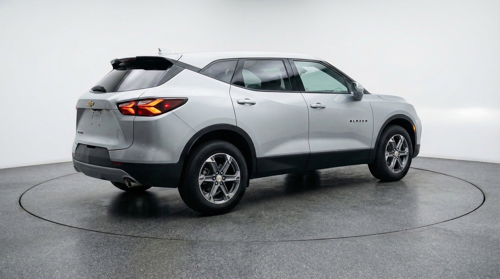 Used 2025 Chevrolet Blazer LT FWD image 9