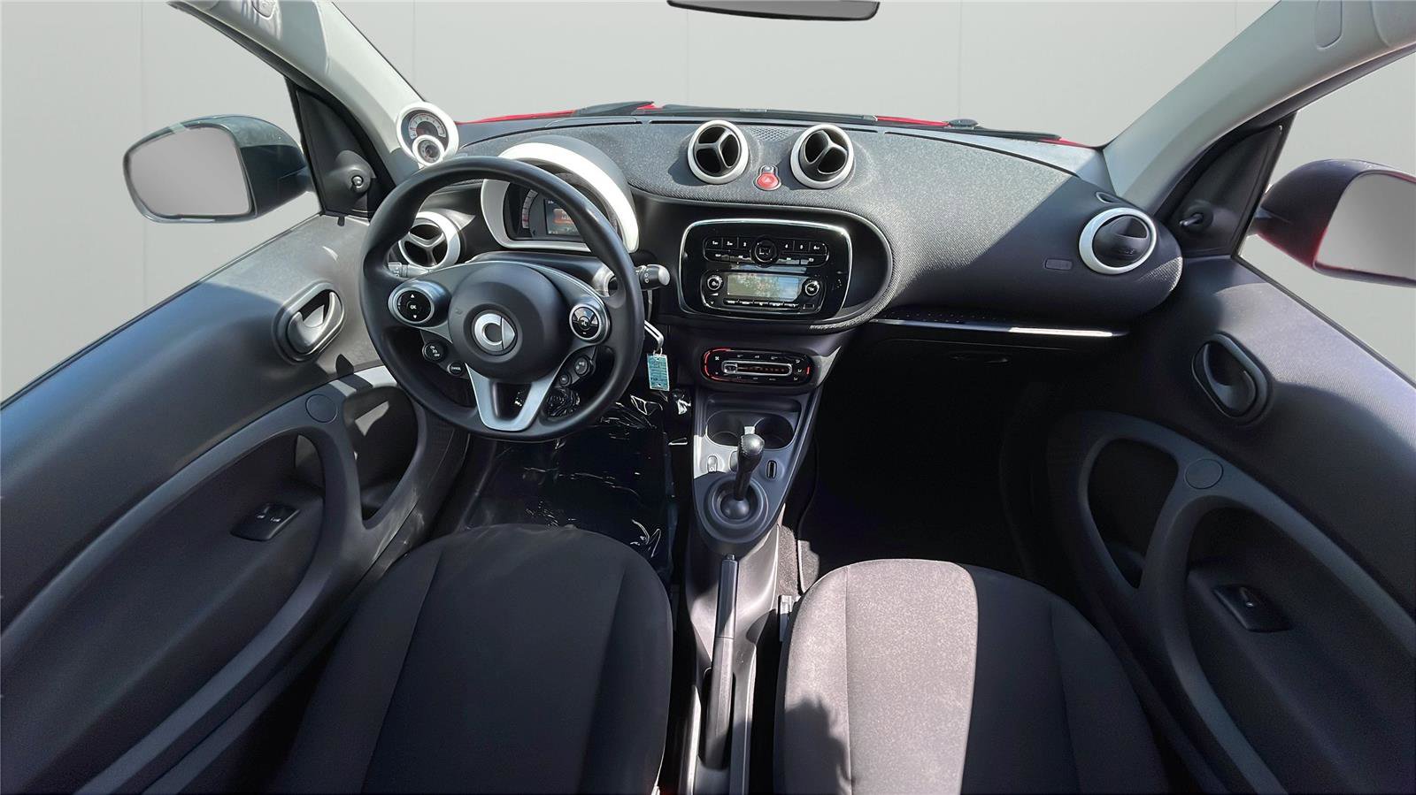 Used 2016 smart fortwo passion image 17