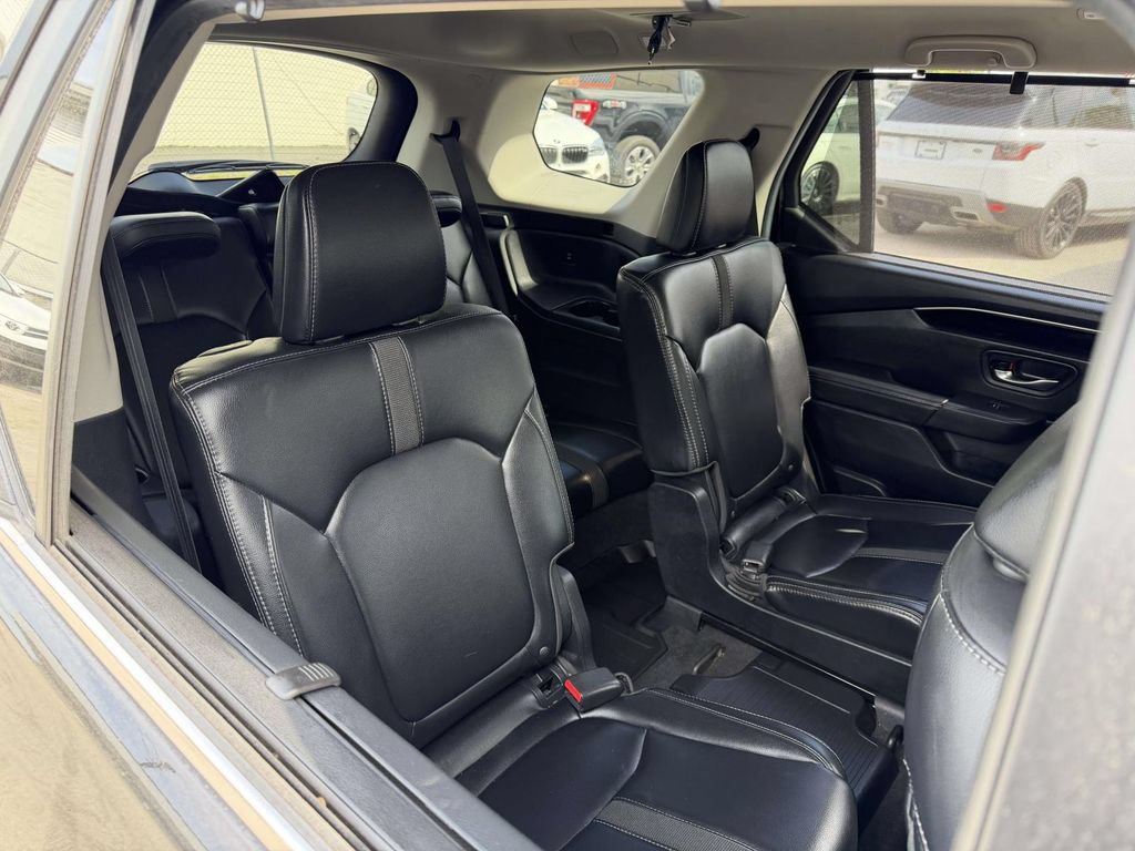 Used 2025 Honda Pilot EX-L image 17
