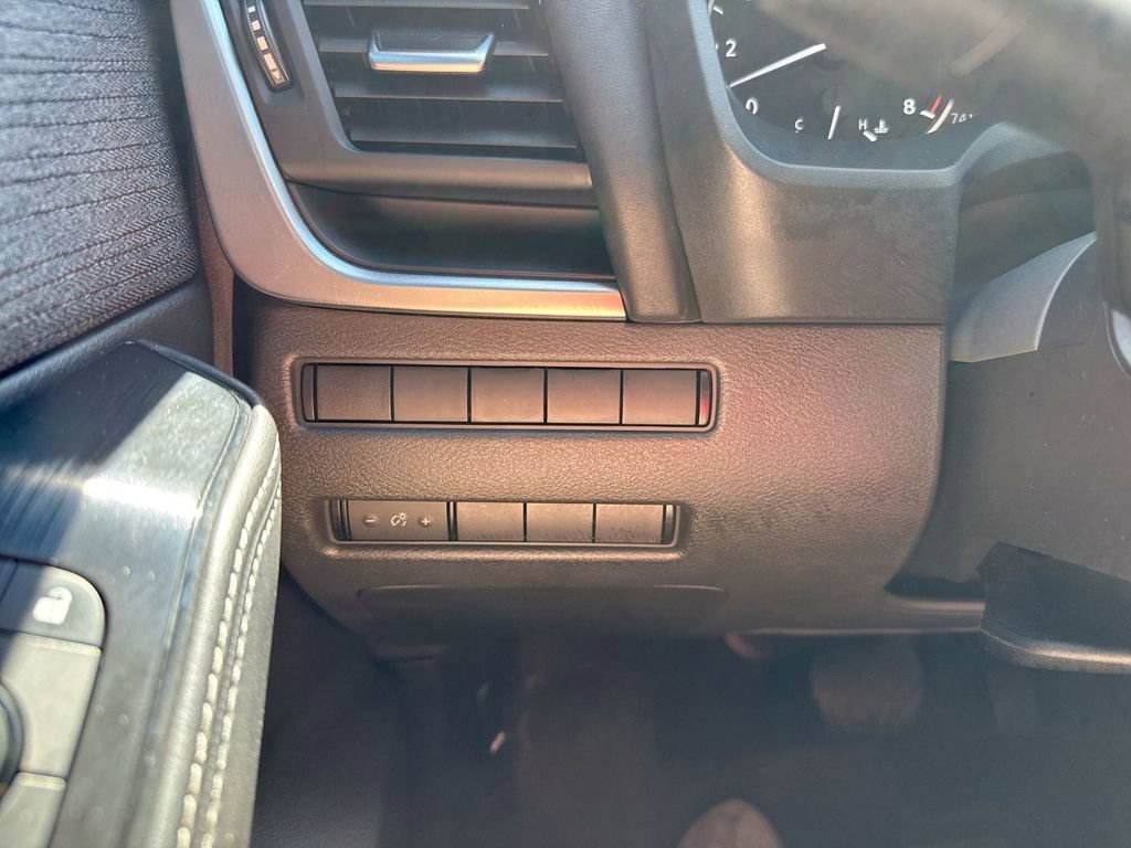 Used 2021 Nissan Rogue S FWD image 18