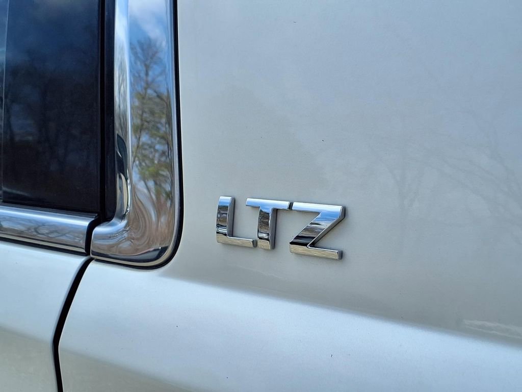 Used 2015 Chevrolet Suburban LTZ AWD/4WD image 9