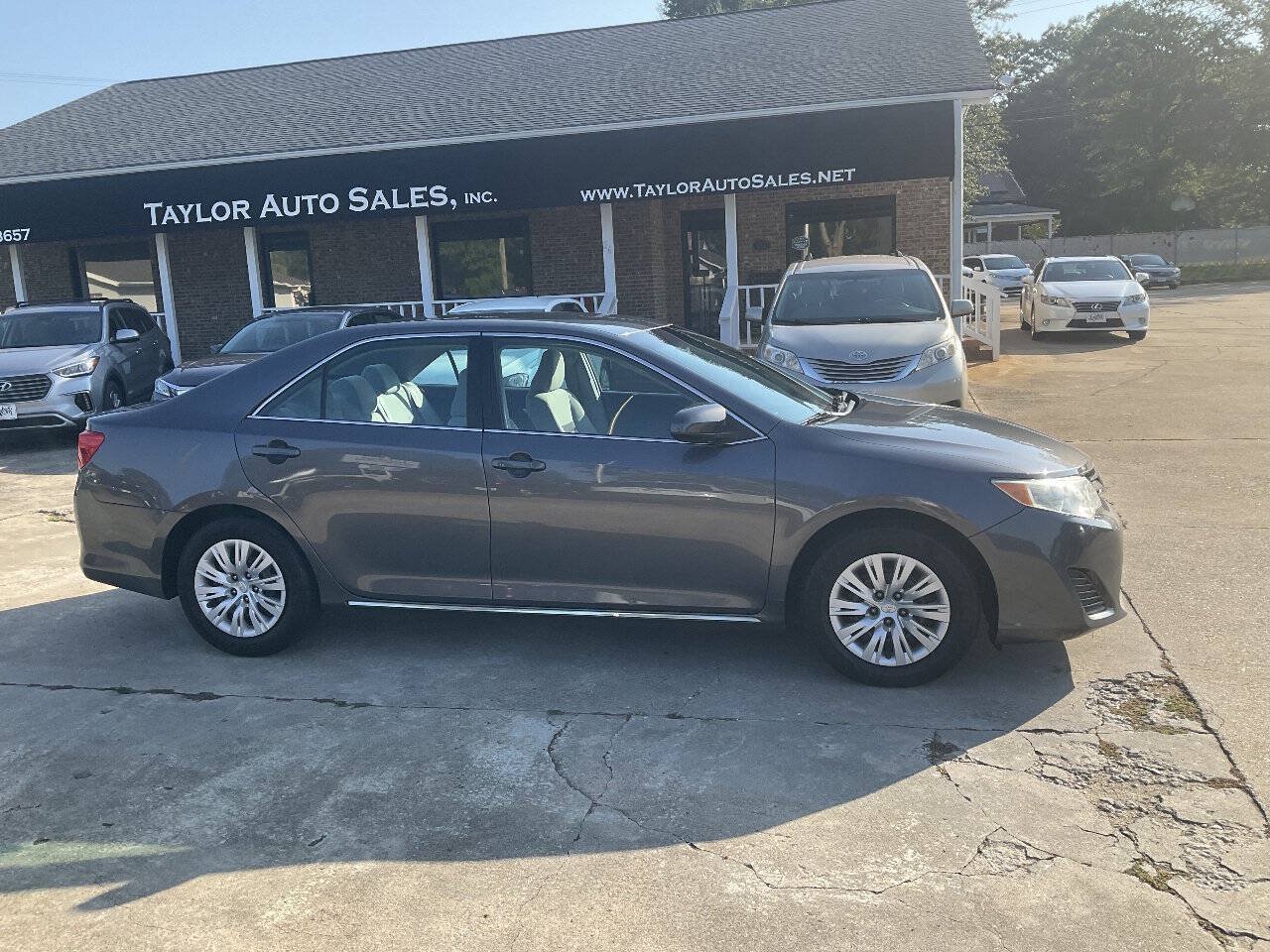 Used 2014 Toyota Camry LE FWD image 2
