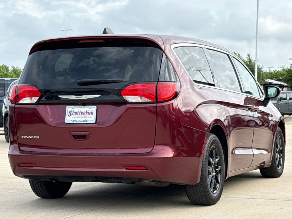 Used 2023 Chrysler Voyager LX image 8