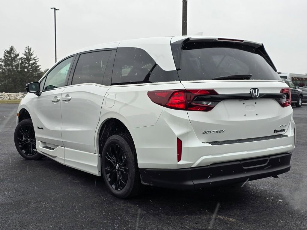 Used 2025 Honda Odyssey Sport-L image 17