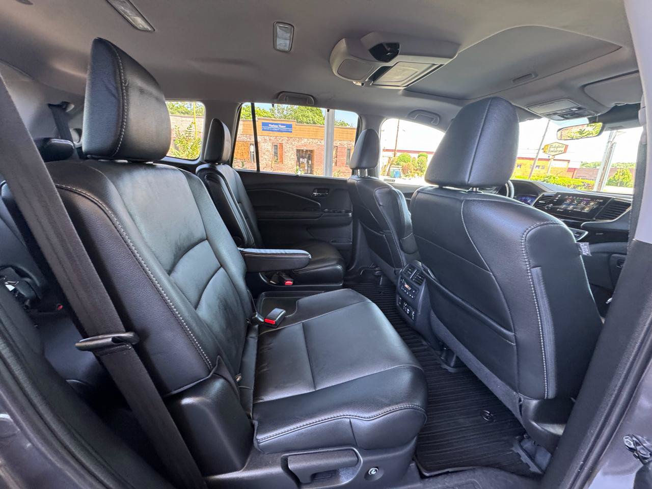 Used 2019 Honda Pilot Touring image 16