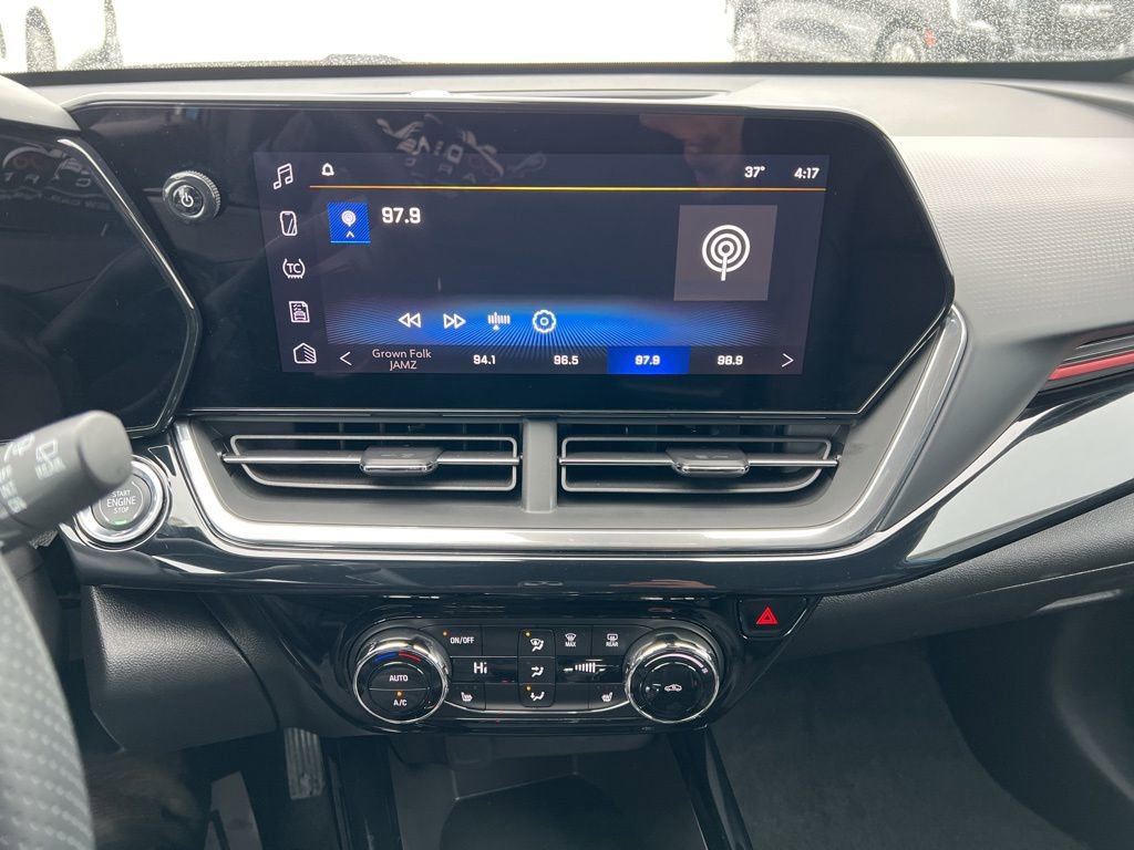 Used 2025 Chevrolet Trax RS w/ Driver Confidence Package image 22