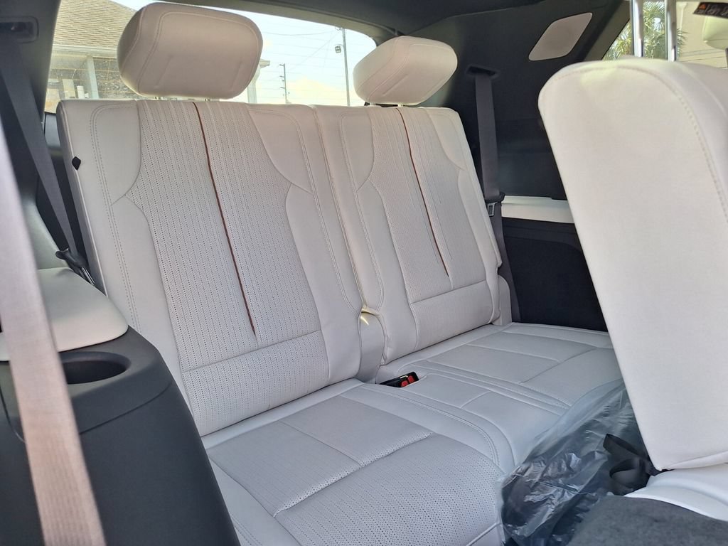 New 2027 Cadillac Vistiq Sport w/ LPO, Floor Liner Package AWD/4WD image 31