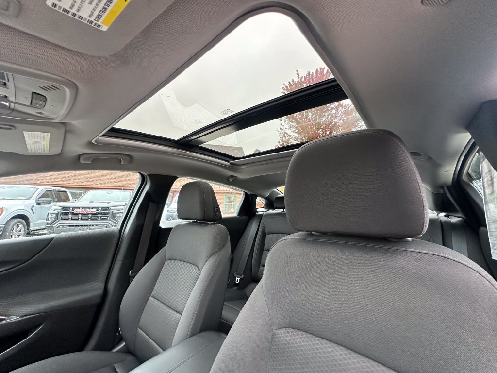 Used 2017 Chevrolet Malibu LT FWD image 18