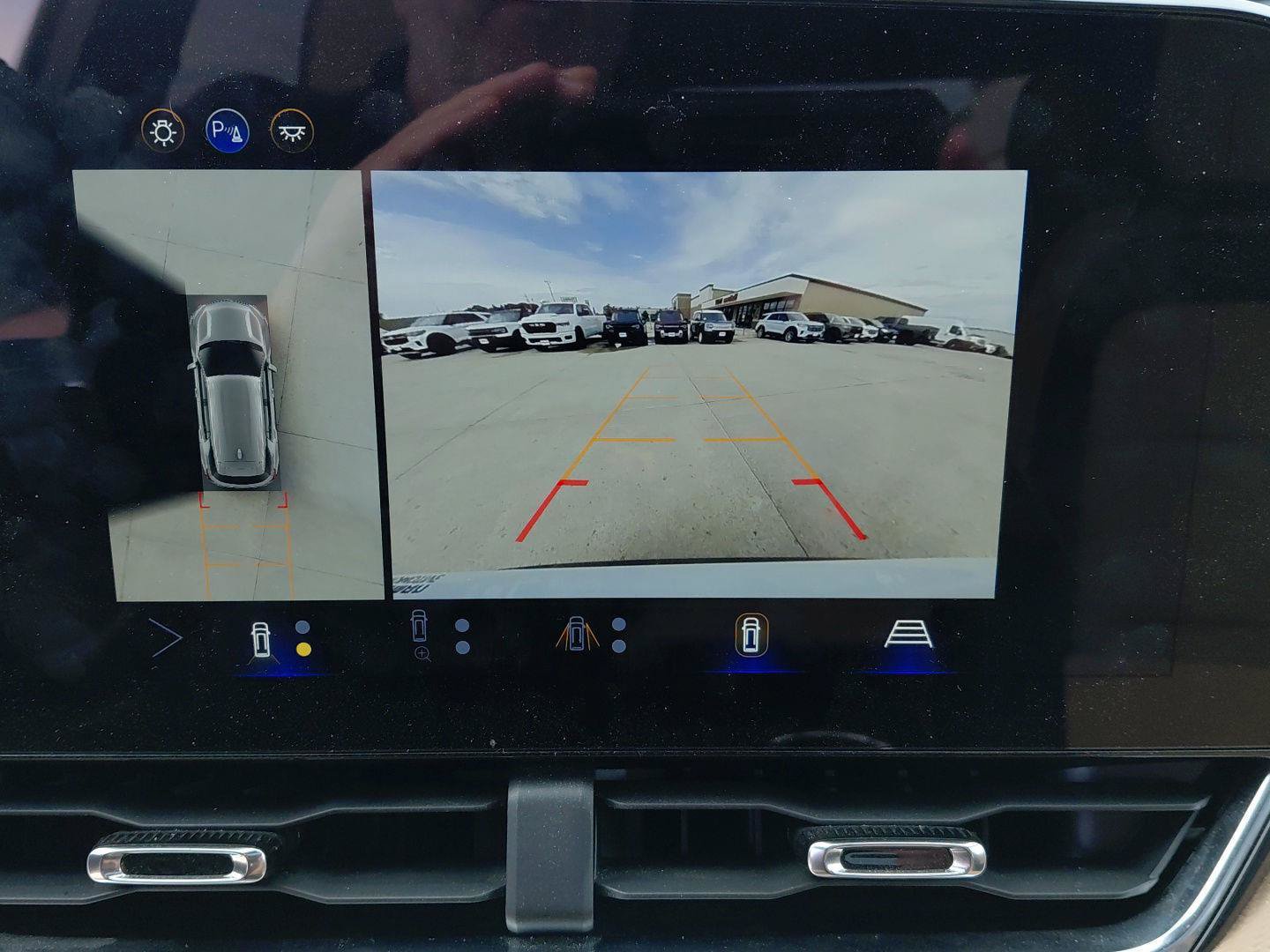 Used 2025 Chevrolet Equinox ACTIV w/ Safety and Technology Package AWD/4WD image 35