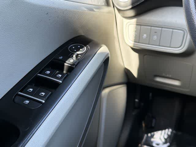 Used 2023 Kia Soul LX w/ LX Technology Package FWD image 14