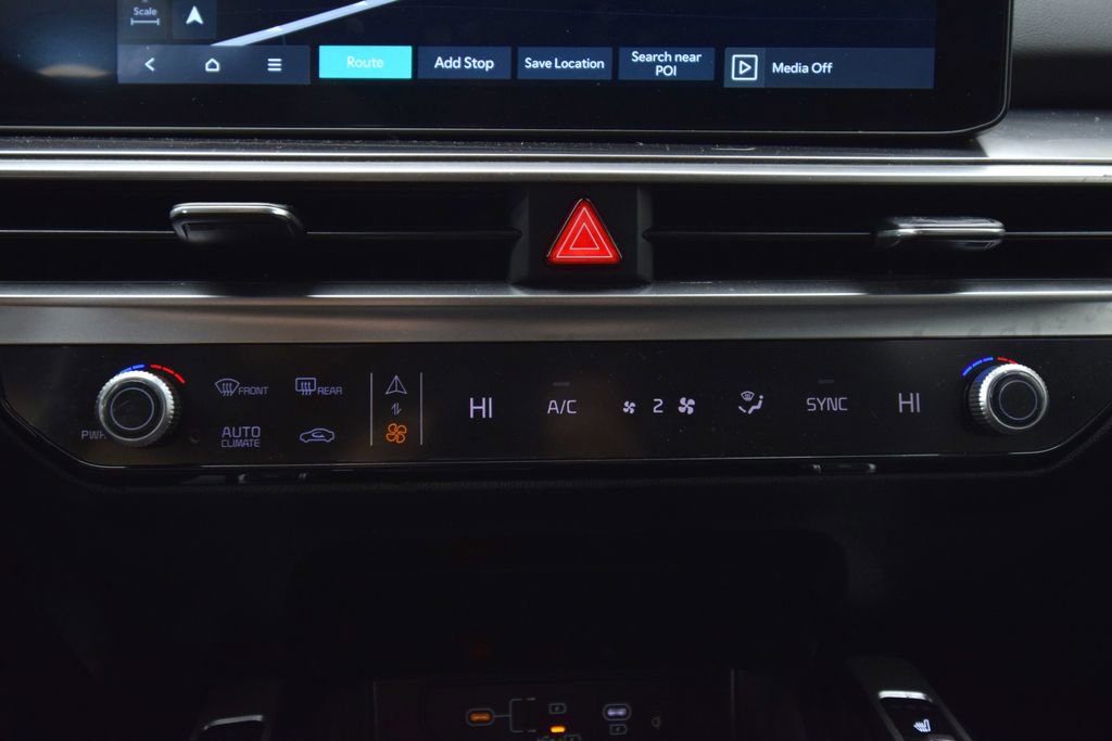 Used 2024 Kia Sorento S image 31