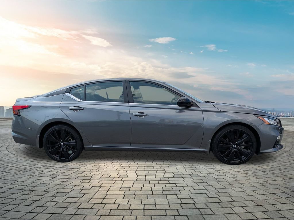 Certified 2022 Nissan Altima 2.5 SR w/ Midnight Edition Package FWD image 4