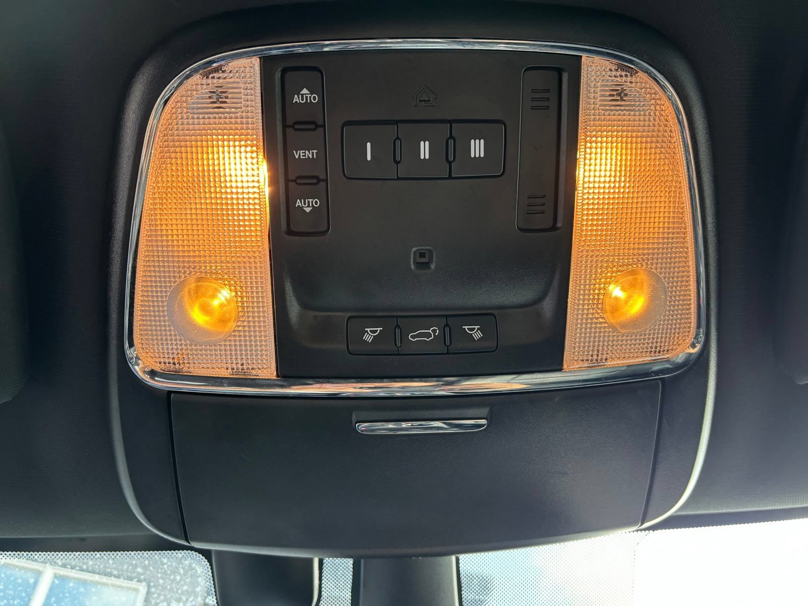 Used 2018 Dodge Durango R/T w/ Technology Group AWD/4WD image 14