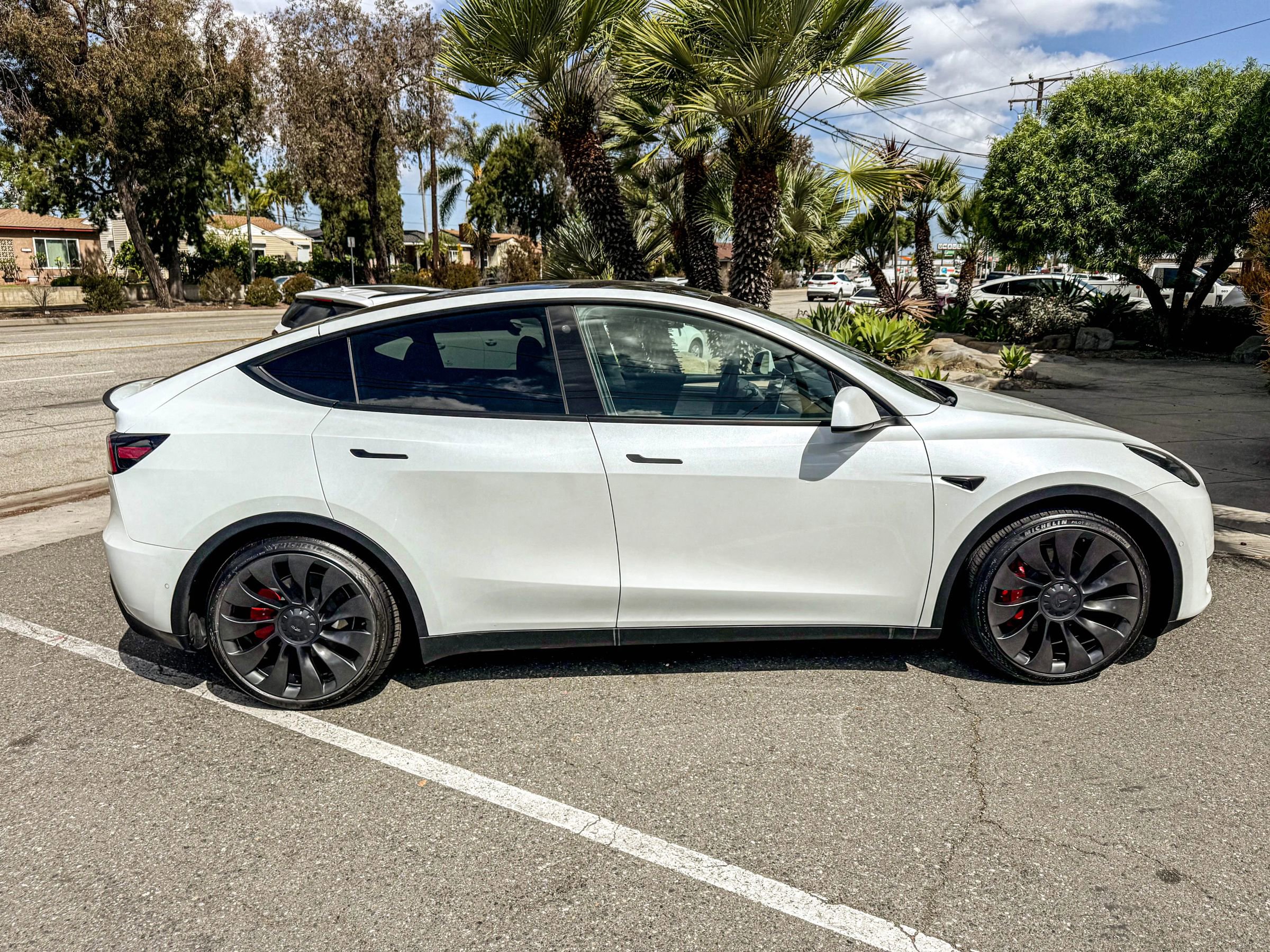 Used 2022 Tesla Model Y Performance AWD/4WD image 16
