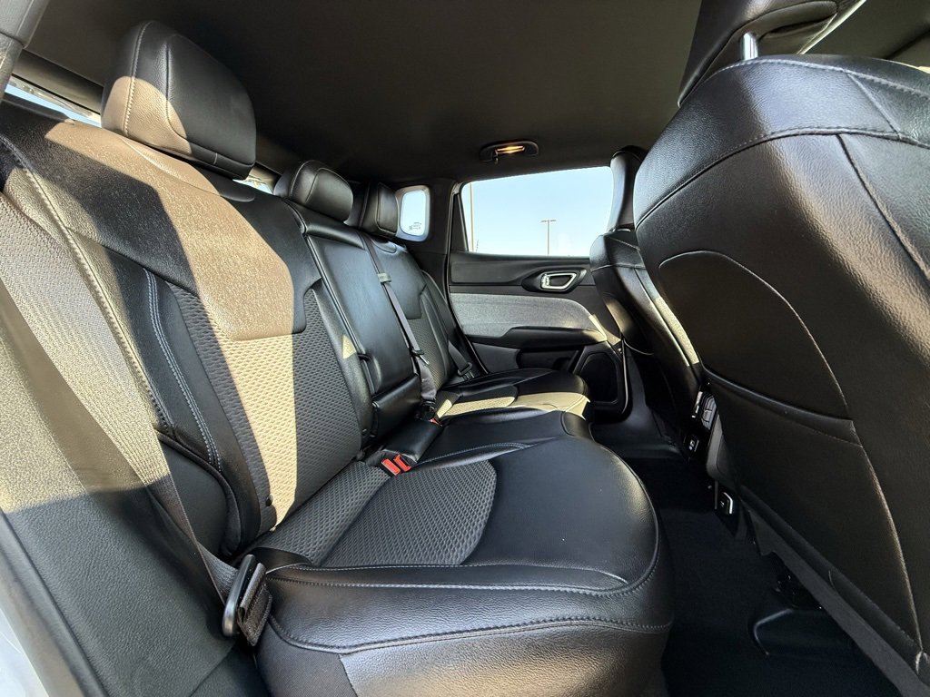 Used 2024 Jeep Compass Latitude image 11