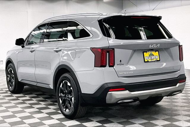 Used 2025 Kia Sorento S image 3